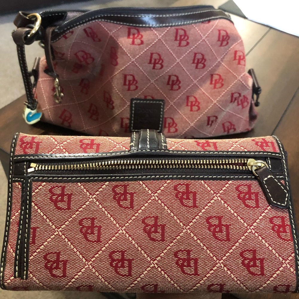 Dooney & Bourke medium Red signature canvas Buc - Picture 4 of 7